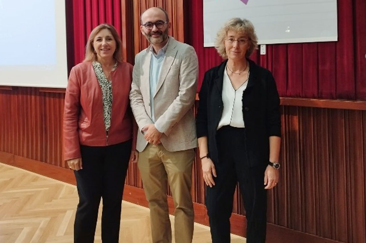 Mercè Pallàs (Director of the Chair), Carlos Fernández de Larrea and Yolanda Cajal (Vice-Dean of Research of the Faculty of Pharmacy of the UB)